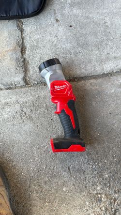 Milwaukee M18 18-Volt Lithium-Ion Cordless 100 Lumens LED Flashlight (Tool-Only