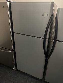 Kenmore Top Freezer Fridge – Stainless, clean, ready to go