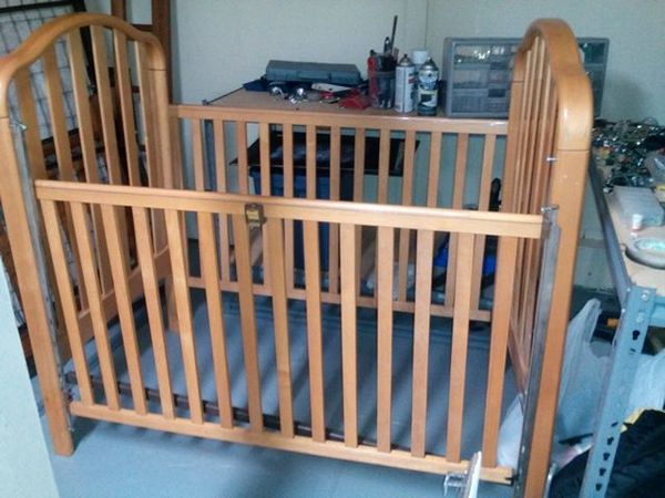 Simmons Juvenile Products Co Little Folks Furniture Crib For Sale