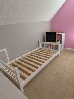 2 bunk beds includes ladder