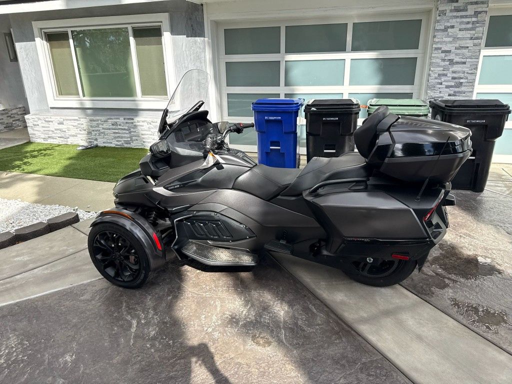 2022 Can-Am Spyder RT Limited β Matte Black