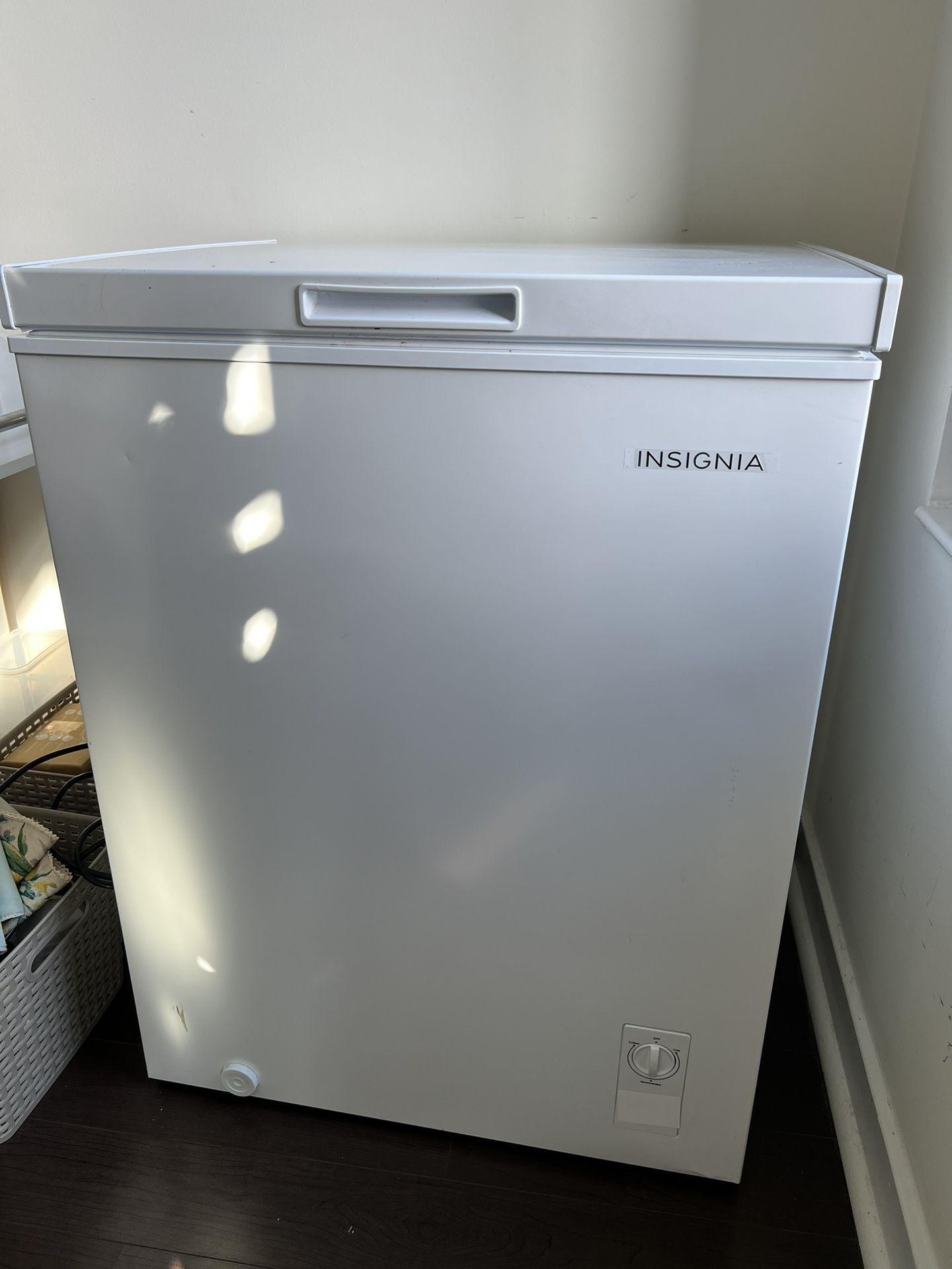 Insignia™ - 5.0 Cu. Ft. Garage Ready-Chest Freezer - White