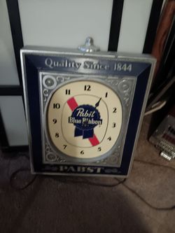 Past beer clock with light that works