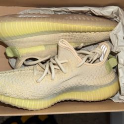 Yeezy Size 6 Men Brand New 