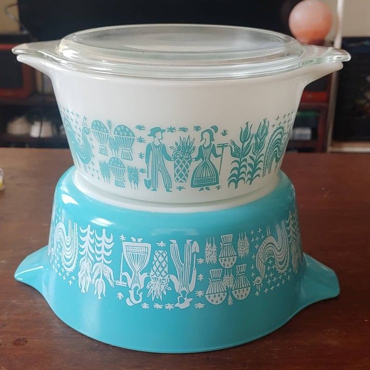 Vintage Pyrex Casserole ovenware 2x 