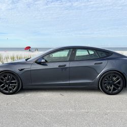 2021 Tesla Model S Plaid 