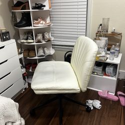 Vanity/Office White Chair 