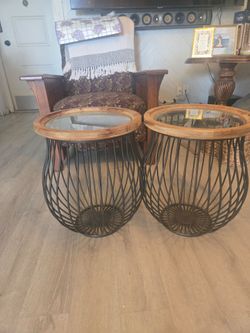 Set of 2 side tables