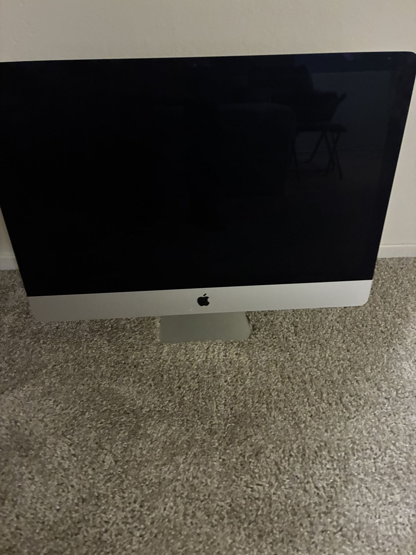 28 Inch Mac Computer Asking $600