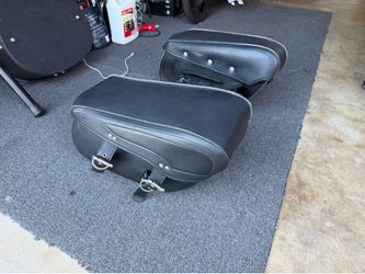 motorcycle leather saddlebags (crusier)
