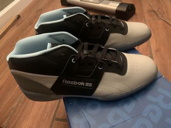 Reebok workout mid size 12