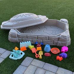 Step2 Naturally Playful Sandbox with Lid and Toys