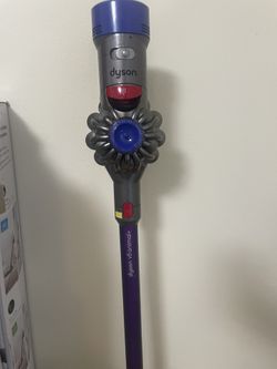 Dyson V8 Vacuum 