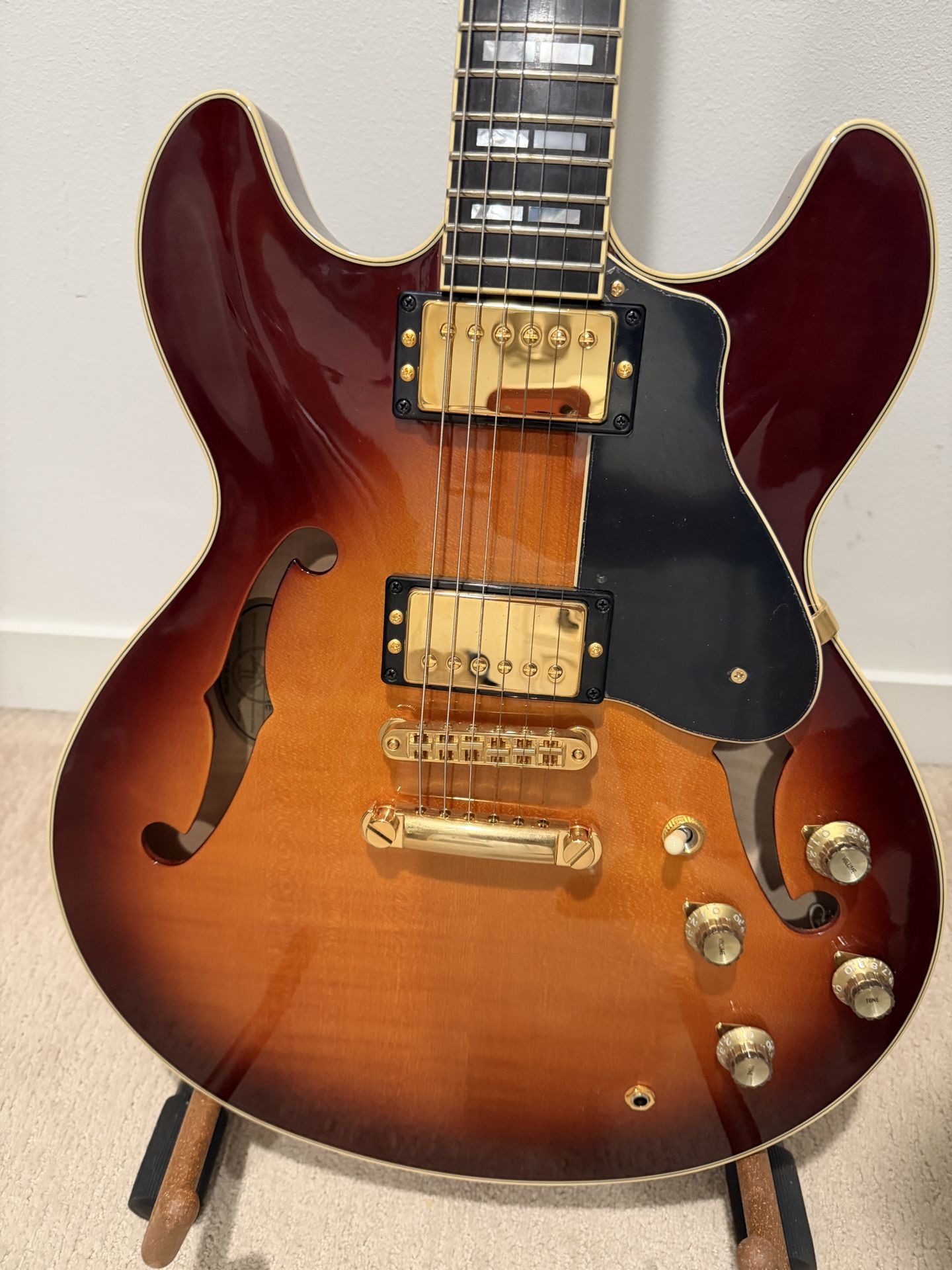 Yamaha SA2200 Semi Hollow Electric Guitar & Gig Bag– Like New