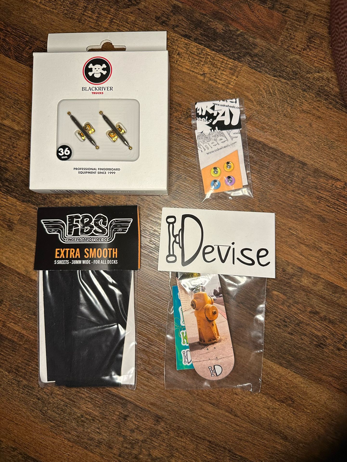 FINGERBOARD (black river Trucks, Devise Deck , Oak Wheels