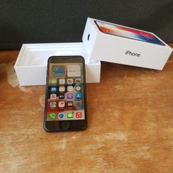 APPLE IPHONE  7 32 GB unlocked..