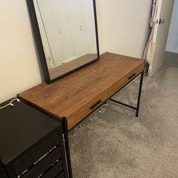 Desk With Mirror And Drawers 