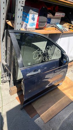 2009 Honda CRV Right Door
