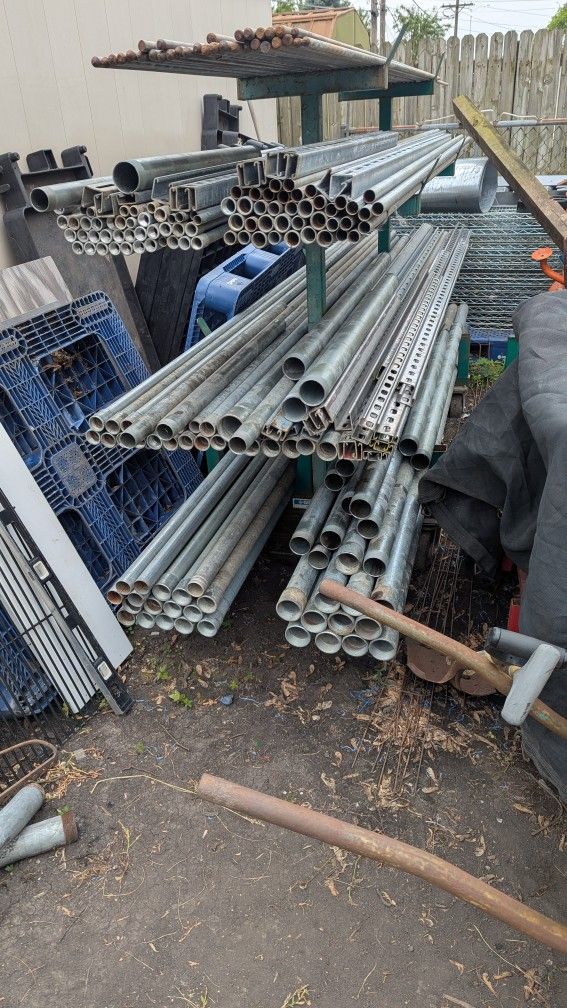 2" rigid metal conduit miscellaneous lengths from 2' to 10' $3 a foot threaded on both ends new jus dirty from being sitting on the ground