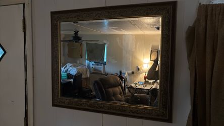 Decorative mirror with gold frame
