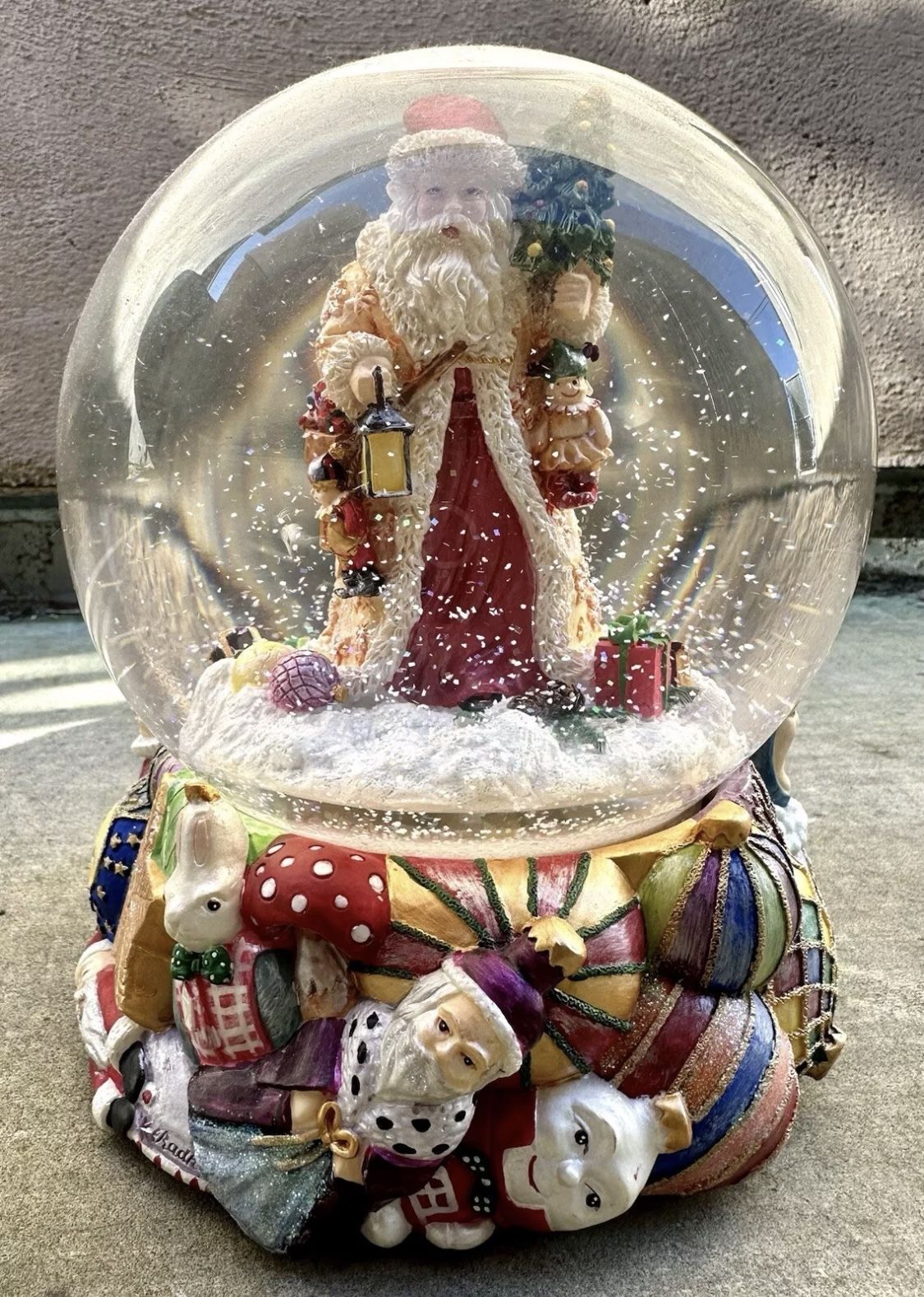 Christopher Radko Musical Snowglobe Gold Balmoral Santa