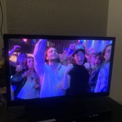 Samsung 24 Inch TV With Remote 