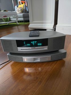Bose Wave Music System Model AWRCC1 AM/FM Radio and CD Player with 3 CD changer accessory add-on....Power cable and remote control included!