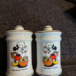 Walt Disney Productions 24k Gold Trimed Mickey Mouse Ceramic Salt And Pepper Shakers 
