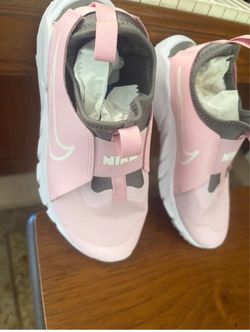 Perfect and comfortable Nike sneakers! Size: 4