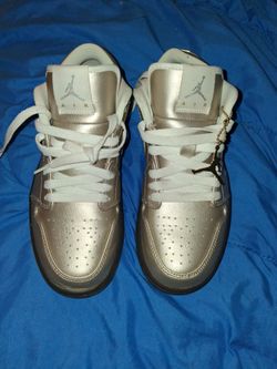Nikes size 7