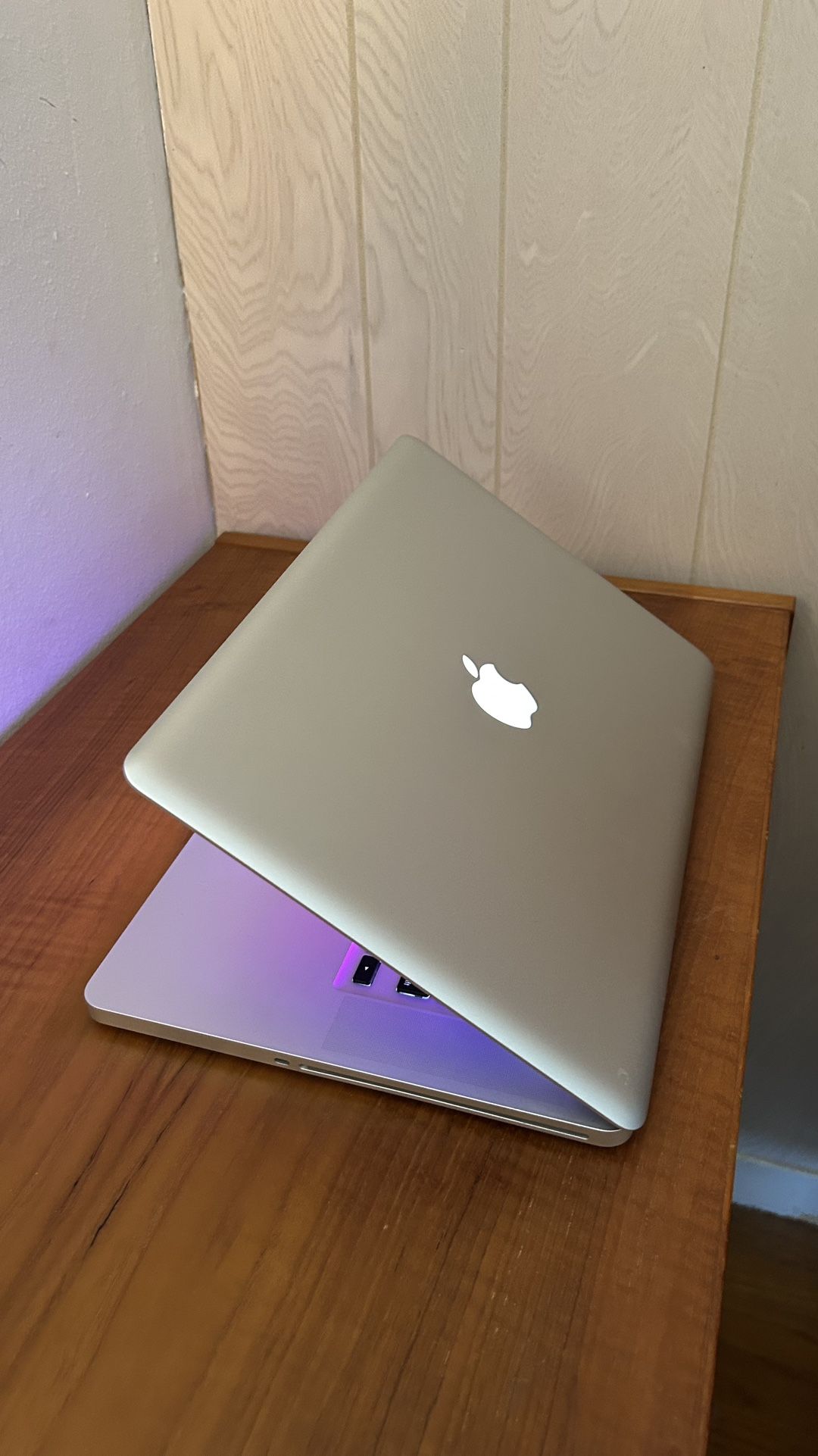 Apple MacBook Pro 15” I7/8GB/256GB SSD $175