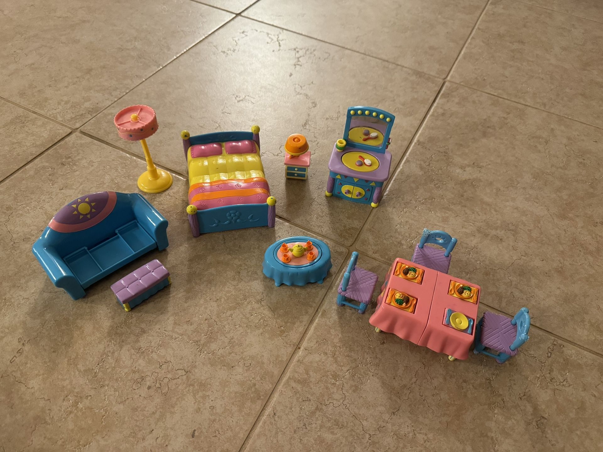 Dora The Explorer Casita Dollhouse Furniture couch- dining table - chairs - lamp