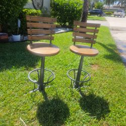 GORGEOUS WOOD SWIVEL BAR STOOLS