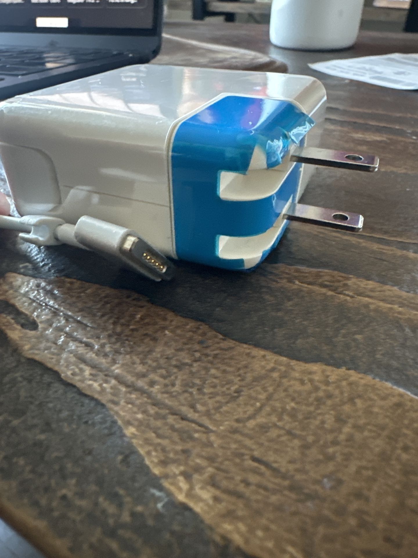 Apple MagSafe power adapter charger