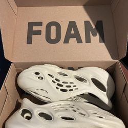 Yeezy Foam RNNR “Sand” Size 9