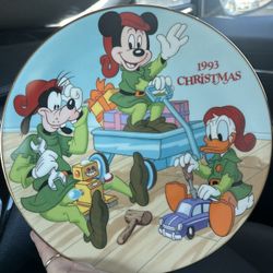 1993 Christmas Disney Collectible Plate 