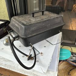 Propane Portable Grille With Charcoal Brigette’s