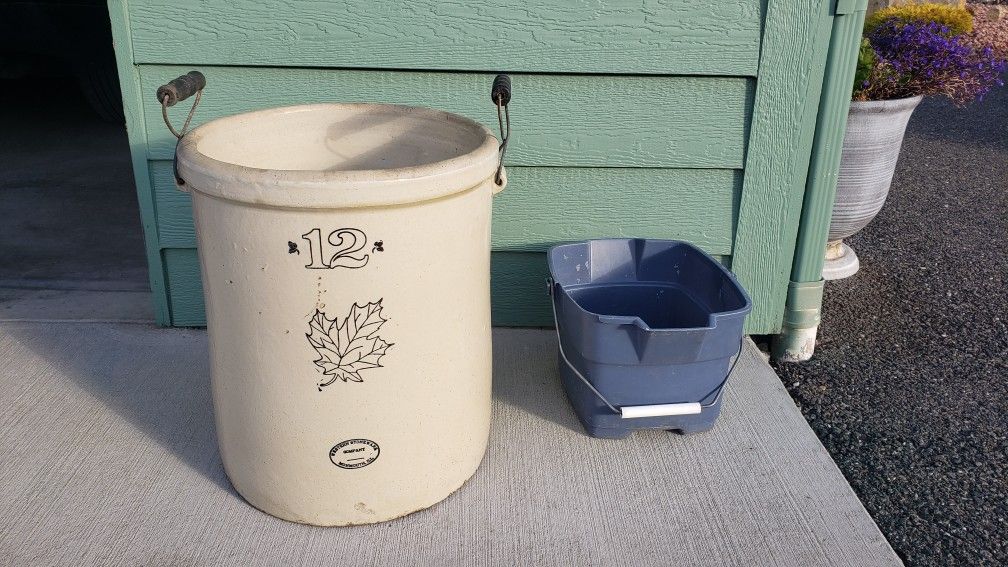 Western Stoneware Crock, 12 Gallon