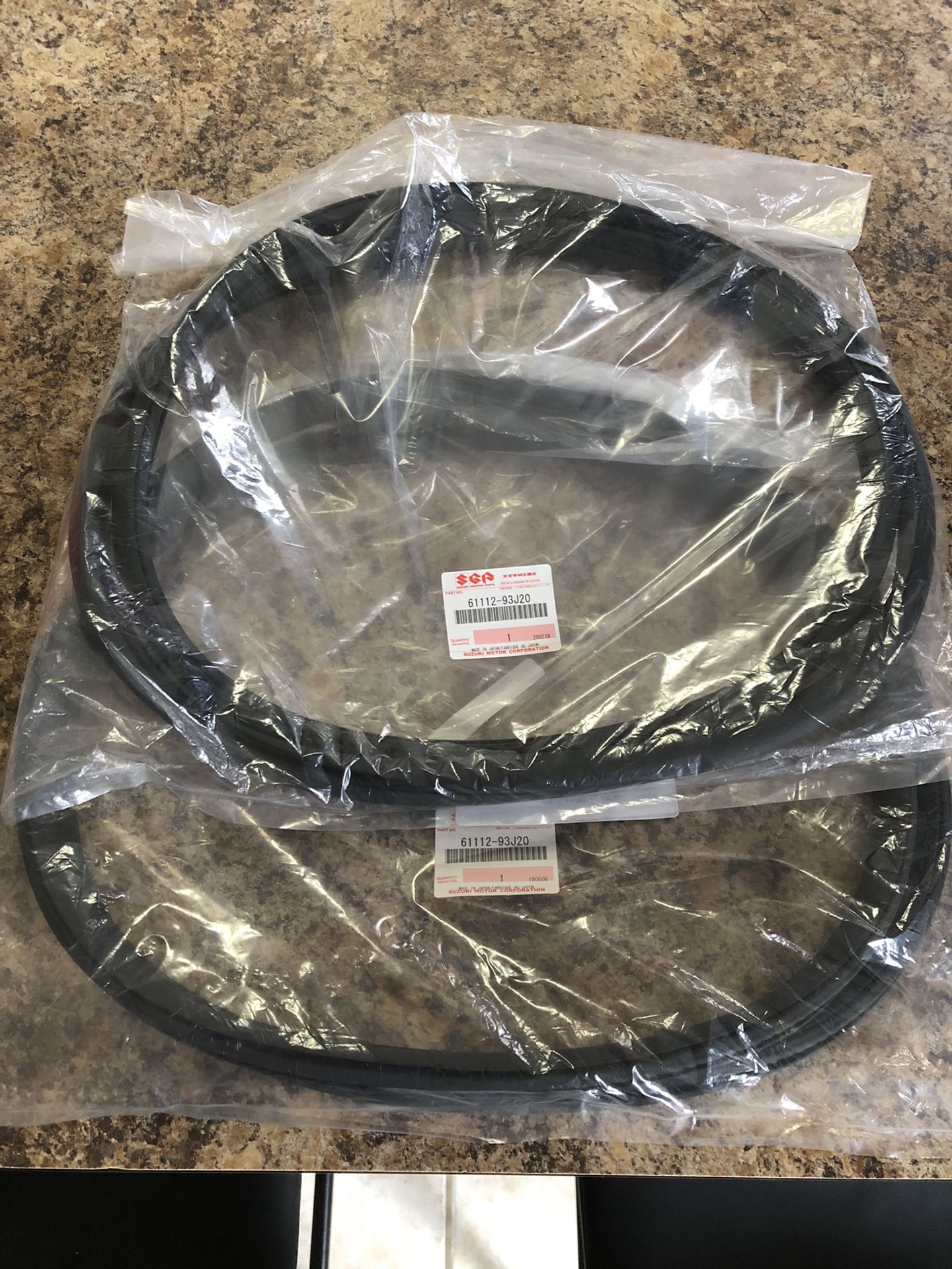 61112-93J20 SUZUKI OUTBOARD ENGINE COWLING COVER SEAL DF200/225/250