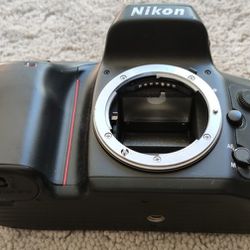 Nikon N70 SLR 35mm Camera Body 