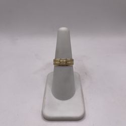 14kt Gold Engagement Style Band w/ Dia Cut Design