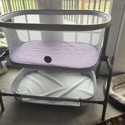 Maxi Cosí Iora Bedside Bassinet 