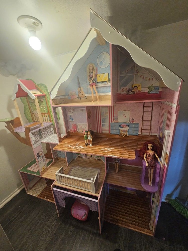 Barbie/doll House 