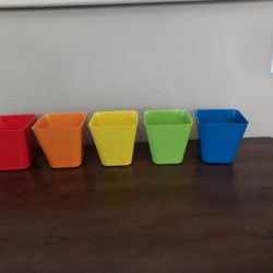 FIVE CUTE Plastic Planter Pots---Primary Colors! 