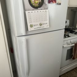 Vissani Refrigerator 