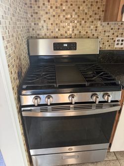 GE Stainless Steel Gas Range with Griddle