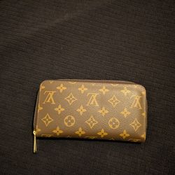 Brown Louis Vuitton wallet in excellent condition M42616
