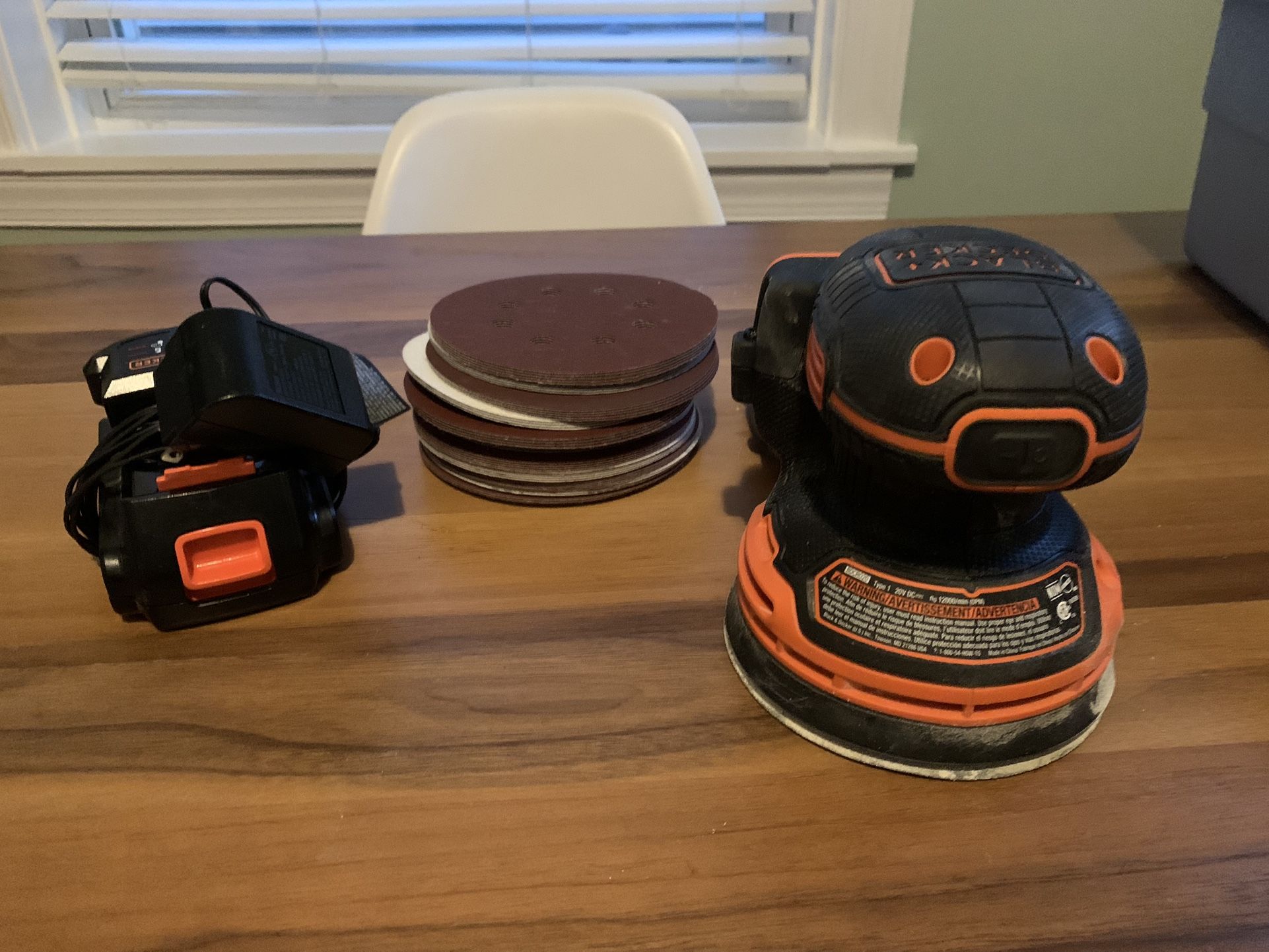 Black And Decker Orbital Sander With Sanding Pads