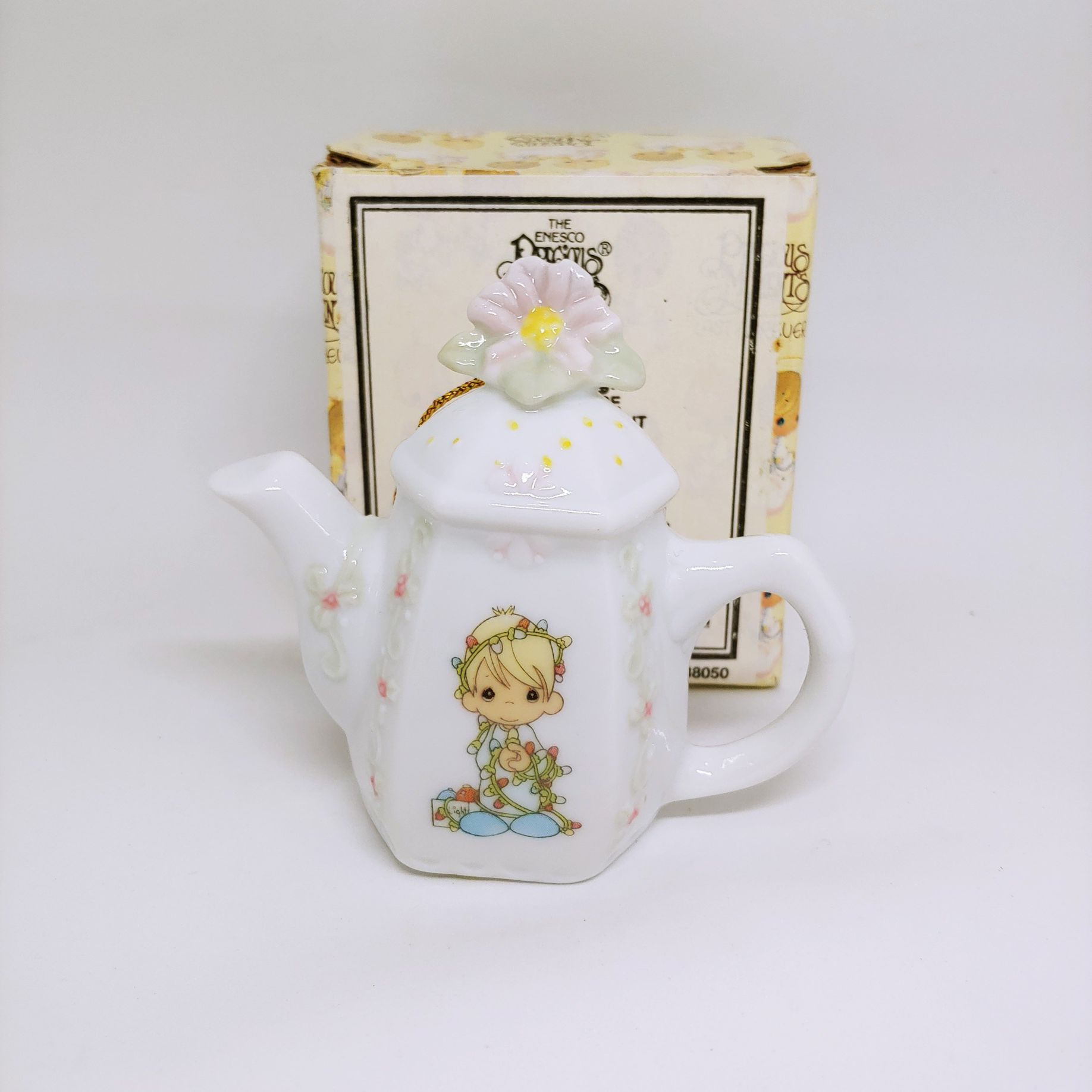 Vintage 1994 PRECIOUS MOMENTS Boy With Lights TEAPOT SHAPED HANGING ORNAMENT 340324L