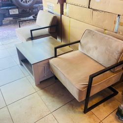 2 Accent Chairs With Table